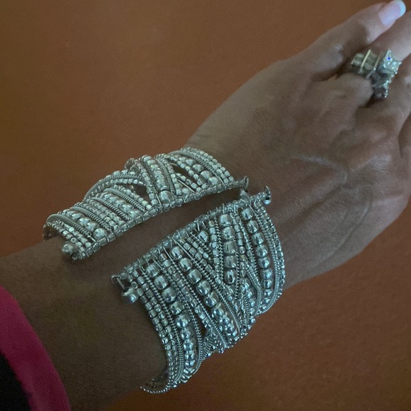 New World Market Bracelet - Picture 3 of 4